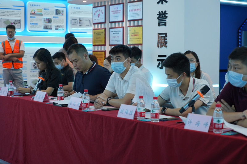 1657587387701268.jpg 现场评委_副本.jpg